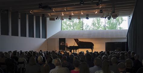 Amharemäen konsertit:  Alem- ja kiehtonut musiikkiansa kuuntelemaan!